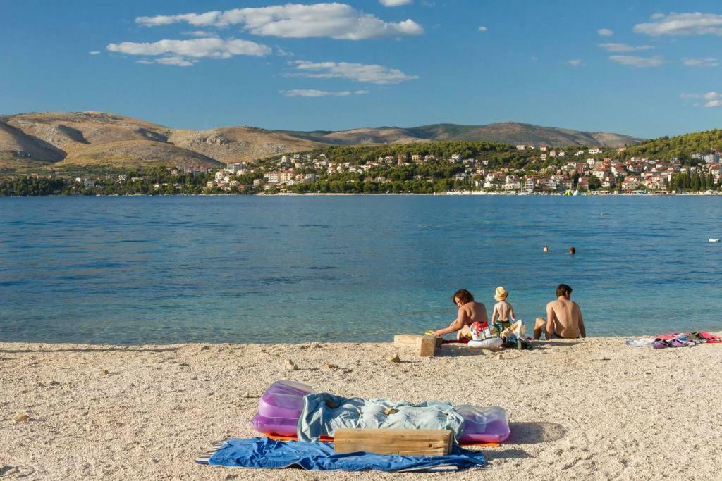 Apartment "On The Beach" Trogir Exterior photo